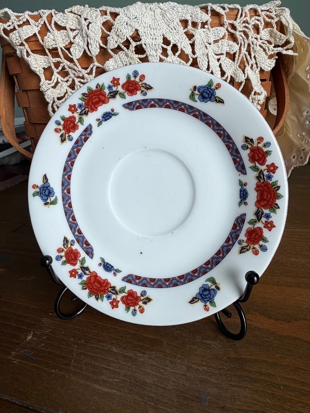 #16 vintage Crown Ming fine china saucer in the Old Imari pattern.